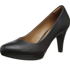 Clarks Brier Dolly Black Pumps